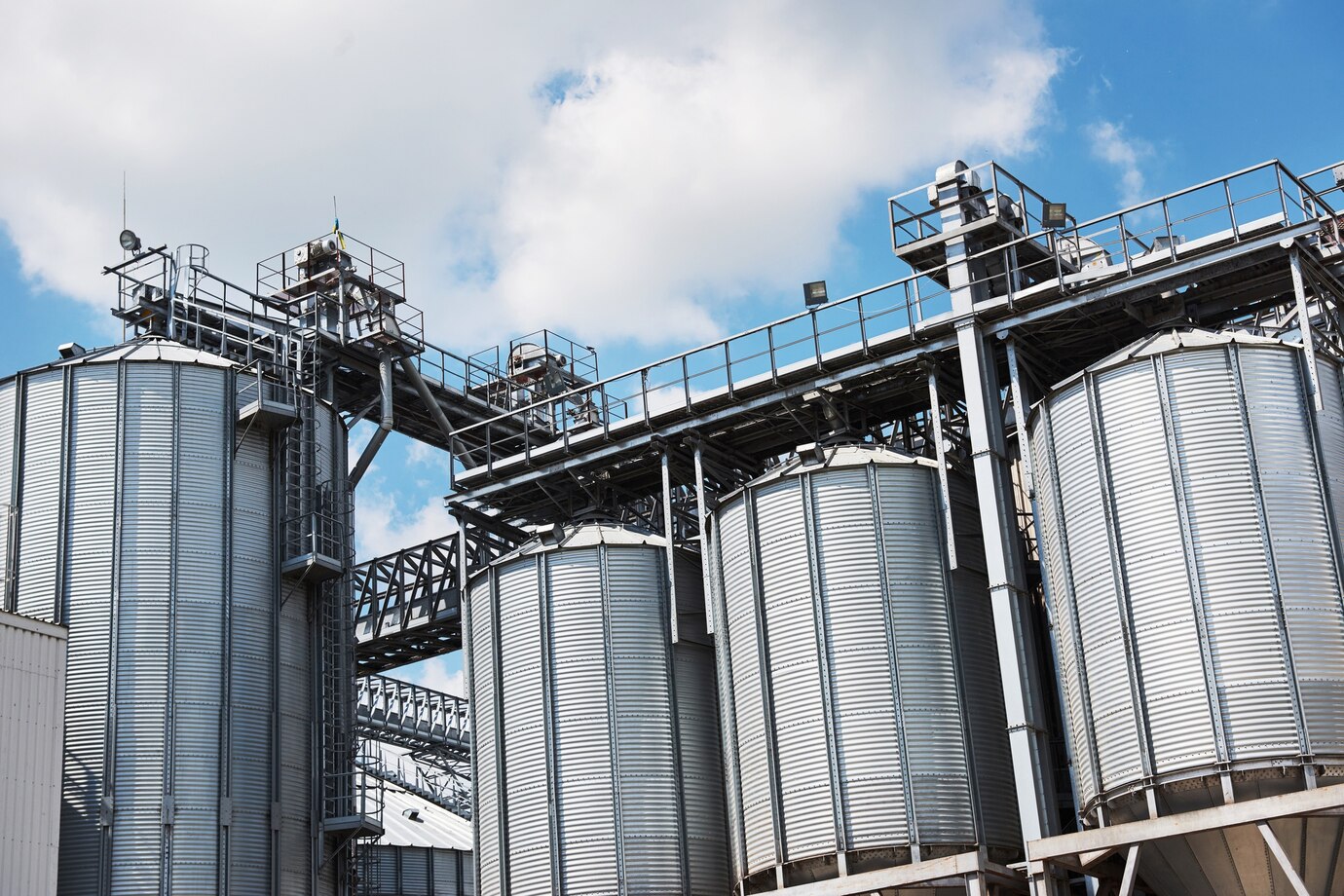 agricultural-silos-building-exterior_146671-19099